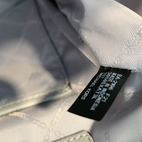 Michael Kors Bag Aria Pebbled Tote - Picture 15 of 17